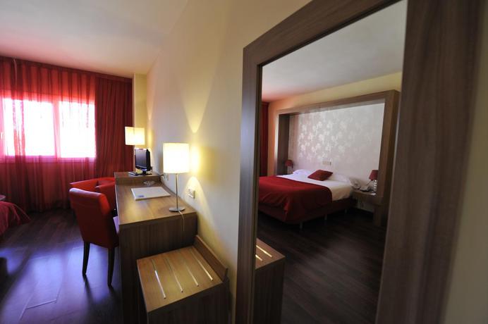 Imagen general del Hotel Puerta De Segovia. Foto 2