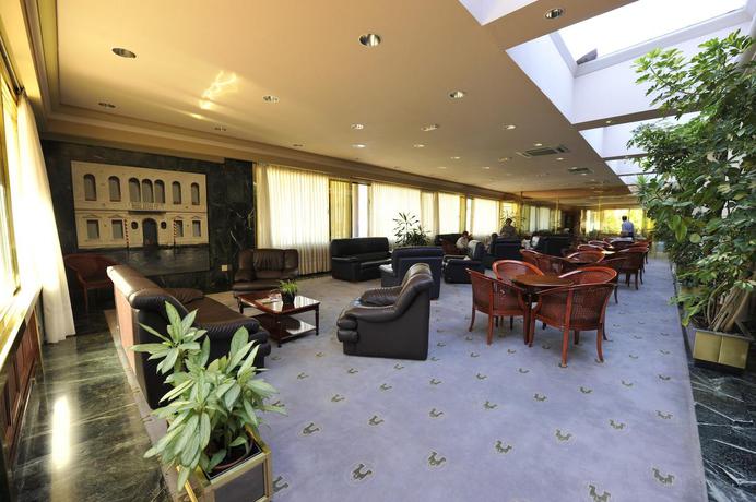 Imagen general del Hotel Puerta De Segovia. Foto 17