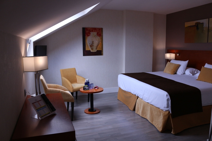 Imagen de la habitación del Hotel Puerta De Toledo. Foto 3