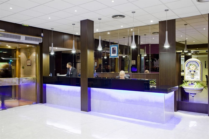 Imagen de los interiores del Hotel Puerta De Toledo. Foto 12