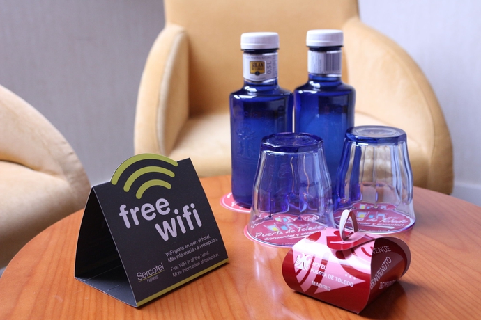 Imagen de la habitación del Hotel Puerta De Toledo. Foto 9