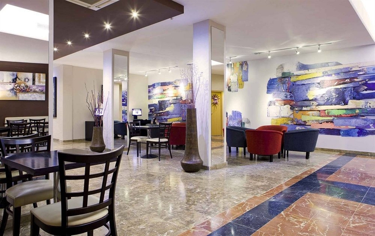 Imagen de los interiores del Hotel Puerta De Toledo. Foto 13