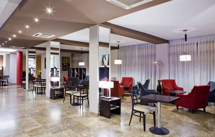 Imagen de los interiores del Hotel Puerta De Toledo. Foto 14