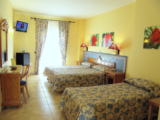 Imagen de la habitación del Hotel Puerta Del Mar, Nerja. Foto 3