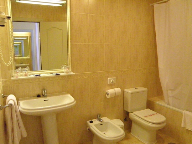 Imagen de la habitación del Hotel Puerta Del Mar, Nerja. Foto 4