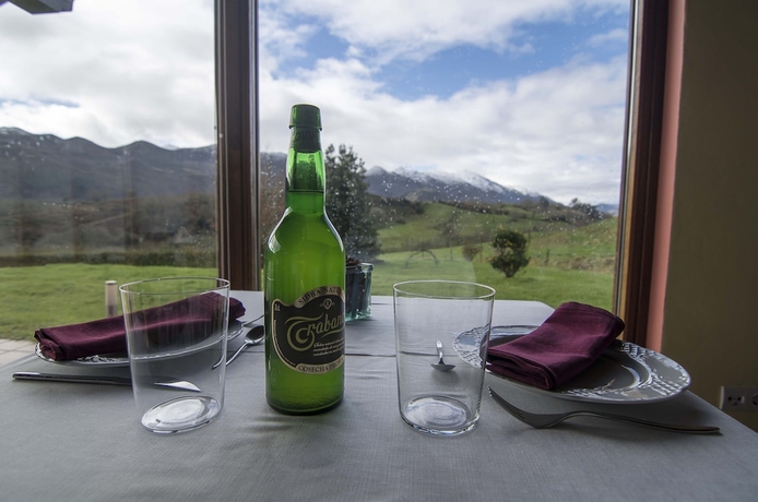 Imagen del bar/restaurante del Hotel Puerta Del Oriente. Foto 4