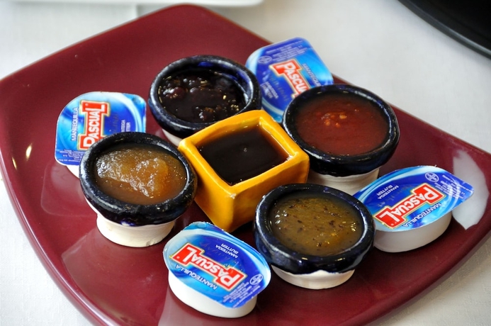 Imagen del bar/restaurante del Hotel Puerta Del Oriente. Foto 5