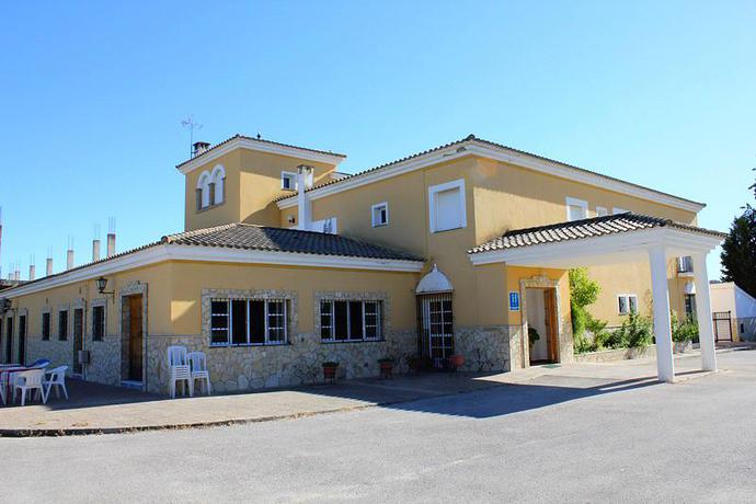 Imagen general del Hotel Puerta Del Parque. Foto 10