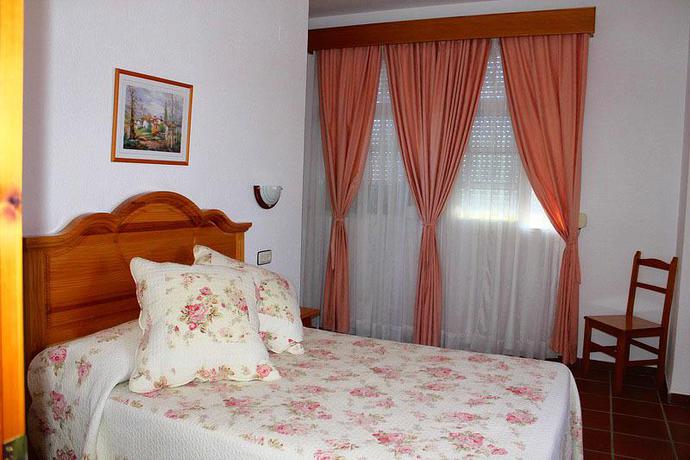 Imagen general del Hotel Puerta Del Parque. Foto 12