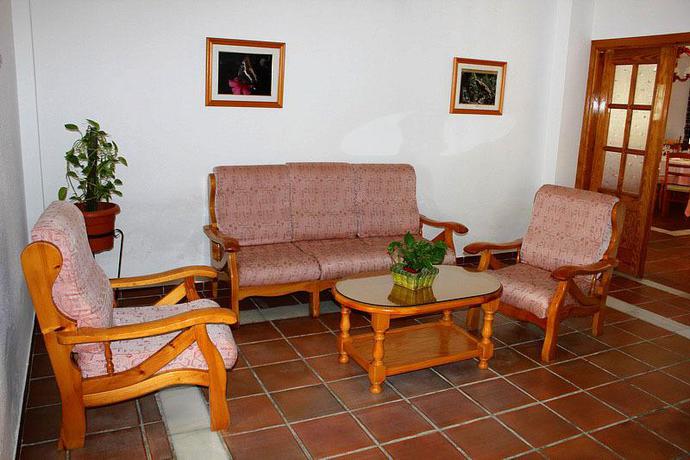 Imagen general del Hotel Puerta Del Parque. Foto 13