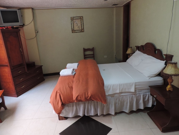 Imagen de la habitación del Hotel Puerta Del Sol, Baños. Foto 6