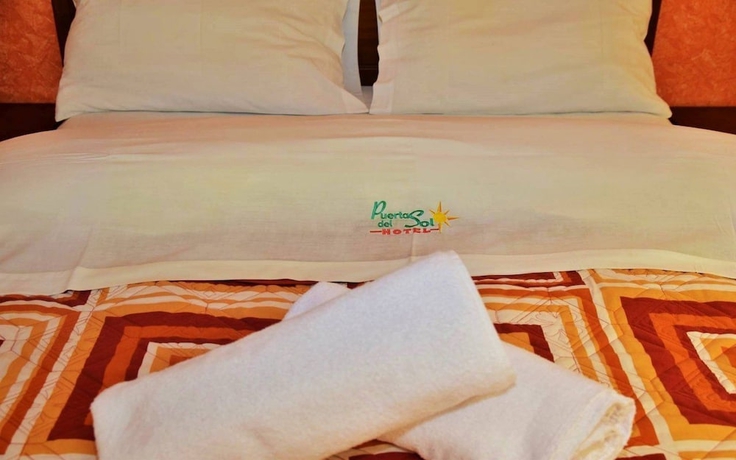 Imagen de la habitación del Hotel Puerta Del Sol, Baños. Foto 11