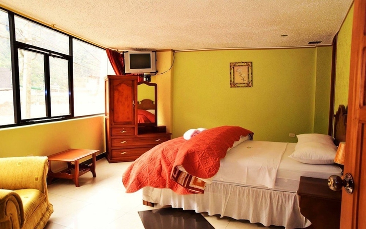 Imagen de la habitación del Hotel Puerta Del Sol, Ba&ntilde;os de Agua Santa. Foto 5