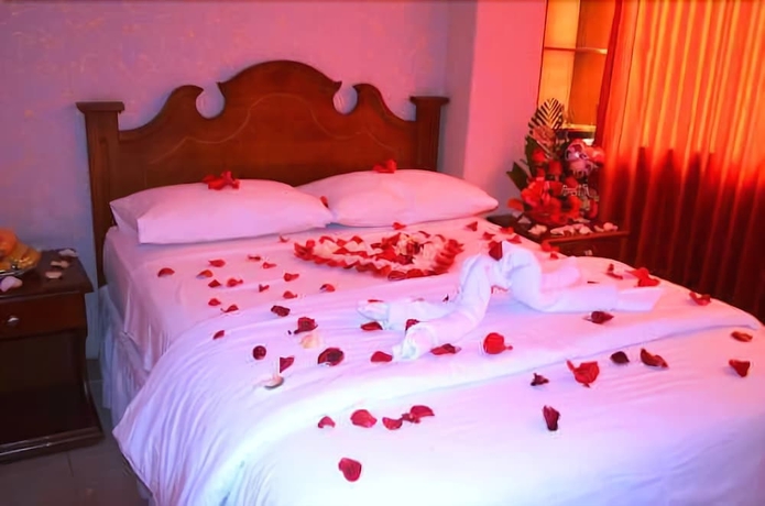 Imagen de la habitación del Hotel Puerta Del Sol, Ba&ntilde;os de Agua Santa. Foto 7