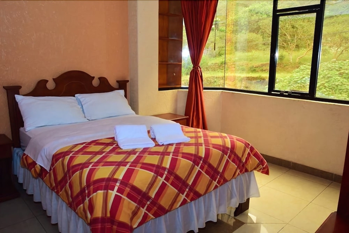 Imagen de la habitación del Hotel Puerta Del Sol, Ba&ntilde;os de Agua Santa. Foto 10