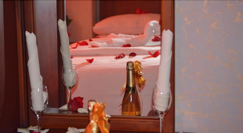 Imagen de la habitación del Hotel Puerta Del Sol, Ba&ntilde;os de Agua Santa. Foto 12