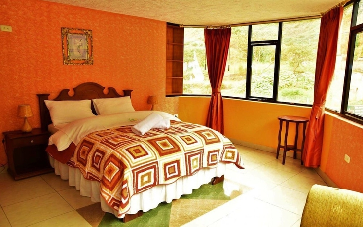 Imagen de la habitación del Hotel Puerta Del Sol, Ba&ntilde;os de Agua Santa. Foto 13