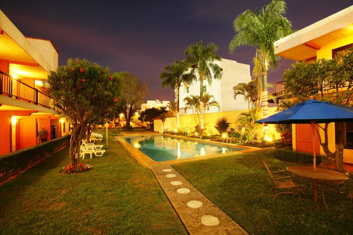 Imagen de la piscina del Hotel Puerta Del Sol, Guadalajara. Foto 14