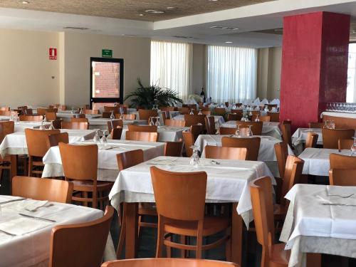 Imagen del bar/restaurante del Hotel Puerta Guadalajara. Foto 3