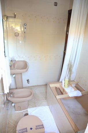 Imagen de la habitación del Hotel Puerta Nazarí. Foto 7