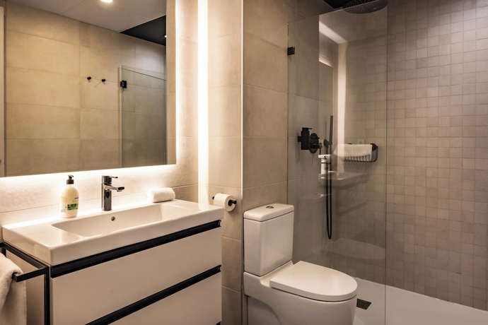 Imagen de la habitación del Hotel Puerta Real. Foto 13