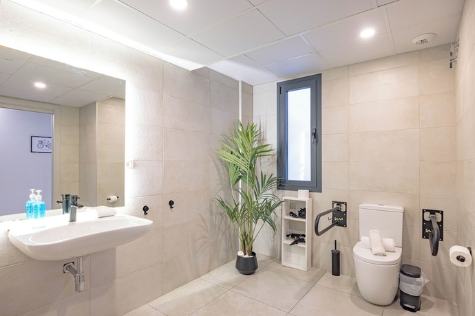 Imagen de la habitación del Hotel Puerta Real. Foto 15
