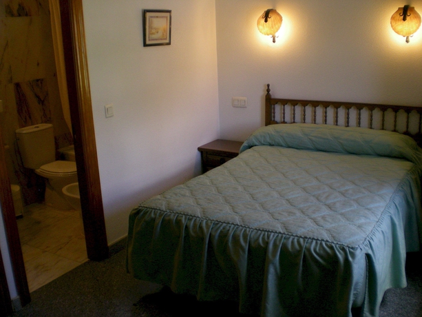 Imagen de la habitación del Hotel Puerta Romeros. Foto 8