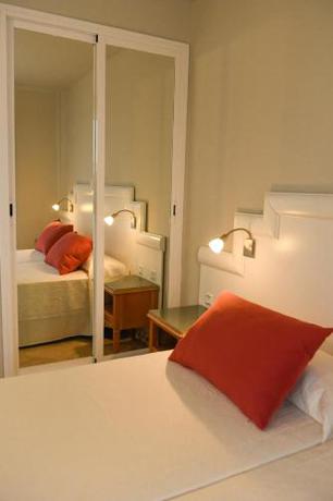 Imagen de la habitación del Hotel Puerta Salinas Isla Cristina. Foto 19