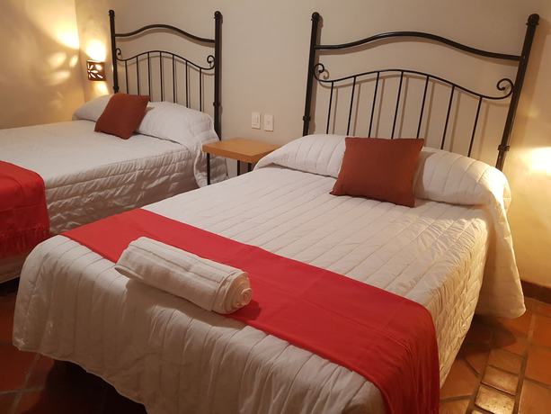 Imagen de la habitación del Hotel Puerta San Pedro. Foto 9