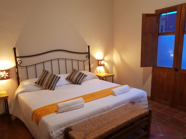 Imagen de la habitación del Hotel Puerta San Pedro. Foto 13