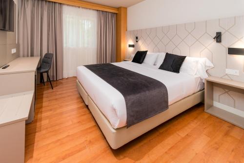 Imagen de la habitación del Hotel Puerta Santander. Foto 2