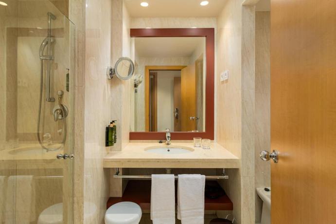 Imagen de la habitación del Hotel Puerta Santander. Foto 15