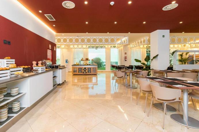 Imagen del bar/restaurante del Hotel Puerta Santander. Foto 7