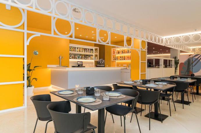 Imagen del bar/restaurante del Hotel Puerta Santander. Foto 9