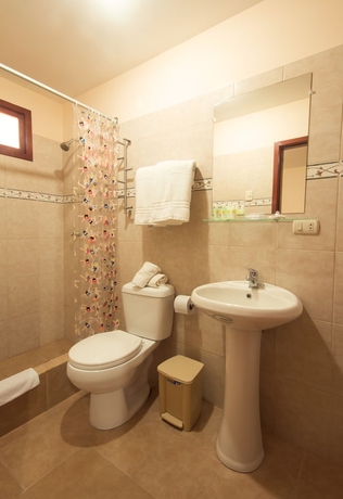 Imagen de la habitación del Hotel Puerta Sol Inn. Foto 4