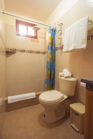 Imagen de la habitación del Hotel Puerta Sol Inn. Foto 15