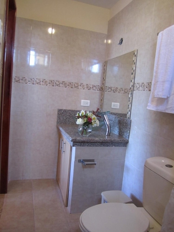 Imagen de la habitación del Hotel Puerta Sol Inn. Foto 17