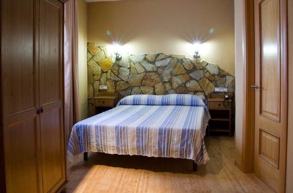 Imagen de la habitación del Hotel Puerta Terrer. Foto 18
