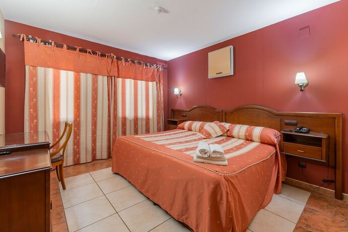 Imagen de la habitación del Hotel Puerta de Javalambre. Foto 18