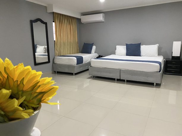 Imagen de la habitación del Hotel Puerta de Oro. Foto 4