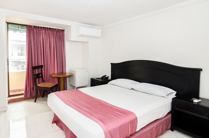 Imagen de la habitación del Hotel Puerta de Oro. Foto 7