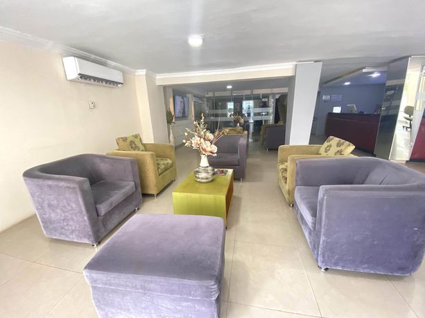 Imagen de los interiores del Hotel Puerta de Oro. Foto 17