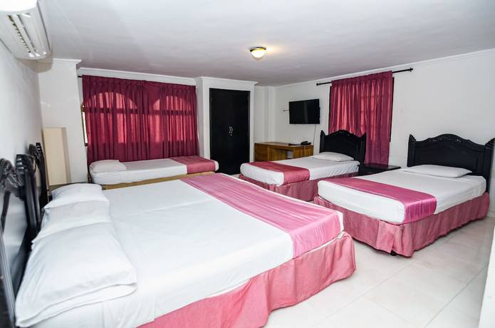 Imagen de la habitación del Hotel Puerta de Oro. Foto 8
