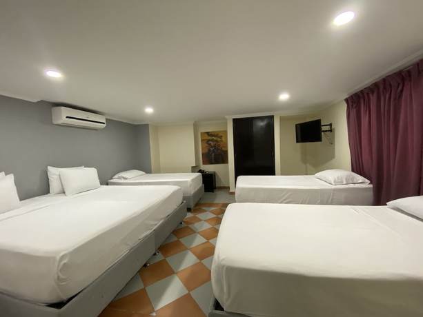 Imagen de la habitación del Hotel Puerta de Oro. Foto 9