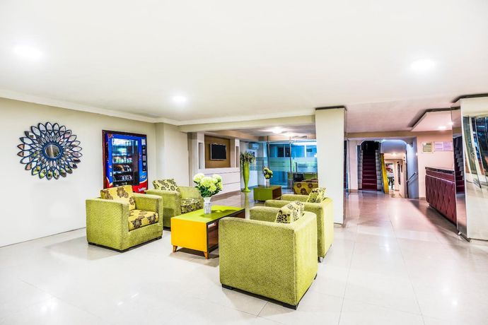 Imagen de los interiores del Hotel Puerta de Oro. Foto 18