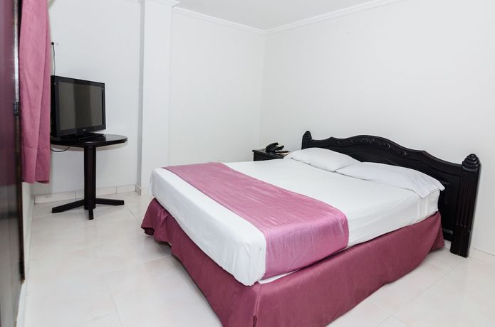 Imagen de la habitación del Hotel Puerta de Oro. Foto 10