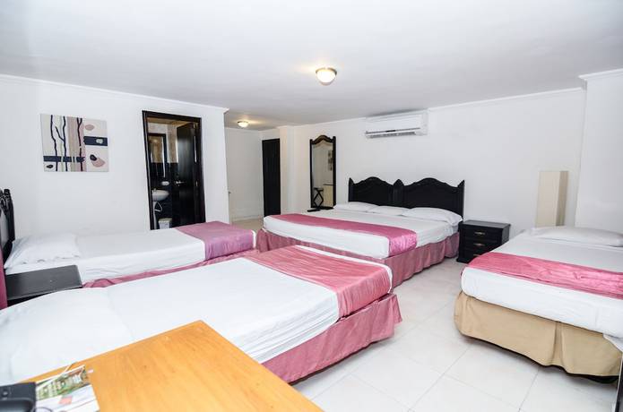 Imagen de la habitación del Hotel Puerta de Oro. Foto 11