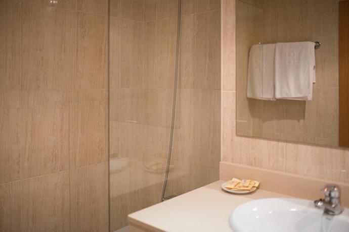 Imagen general del Hotel Puerta de Santillana. Foto 8