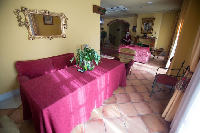 Imagen de los interiores del Hotel Puerta de la Villa. Foto 13