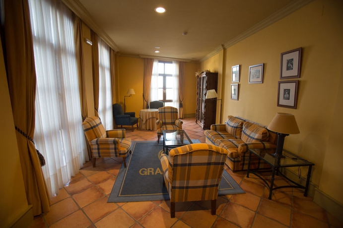 Imagen de los interiores del Hotel Puerta de la Villa. Foto 14